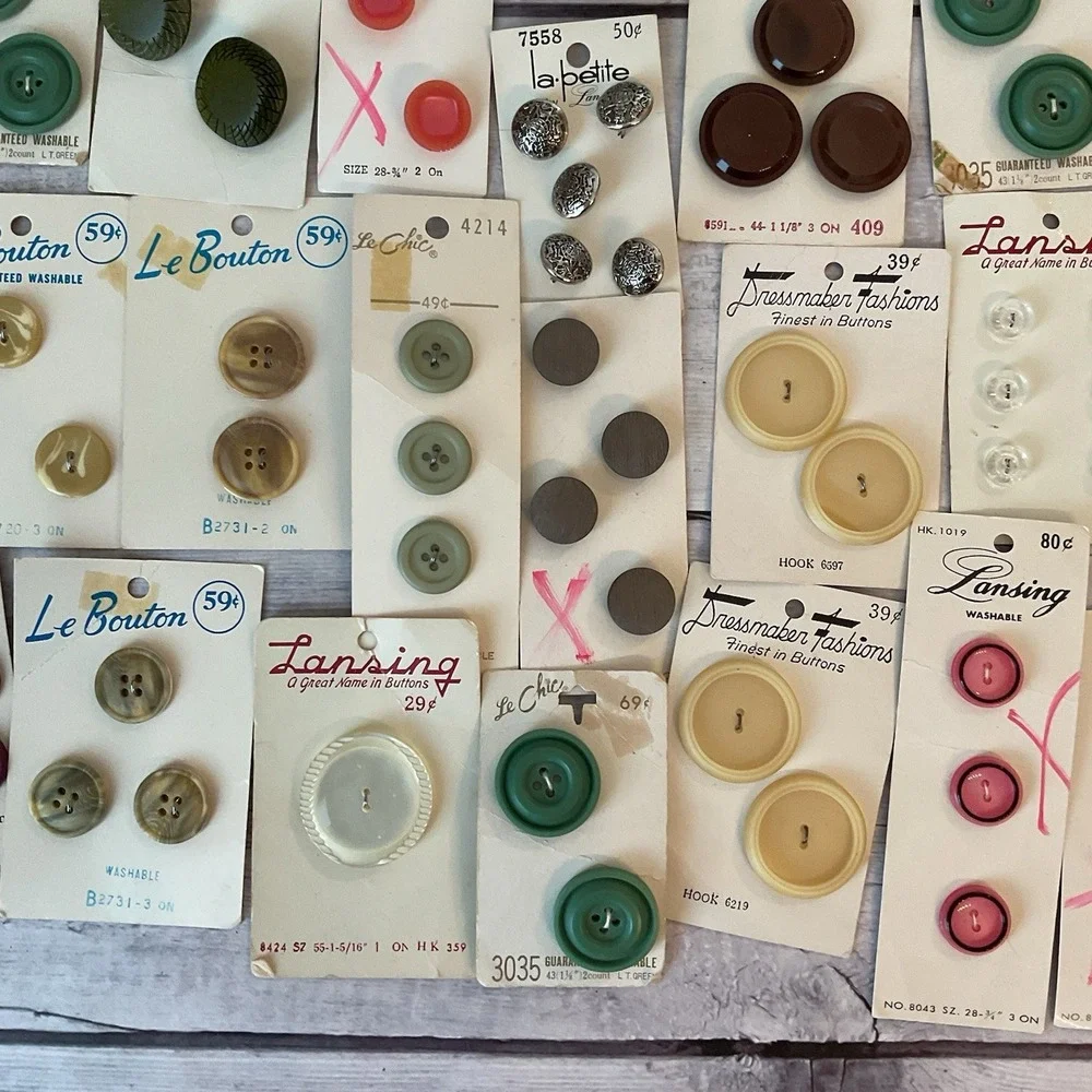 Vintage Lot Of Buttons On Cards 46 Complete Le Chic Lansing La Petite Costumaker